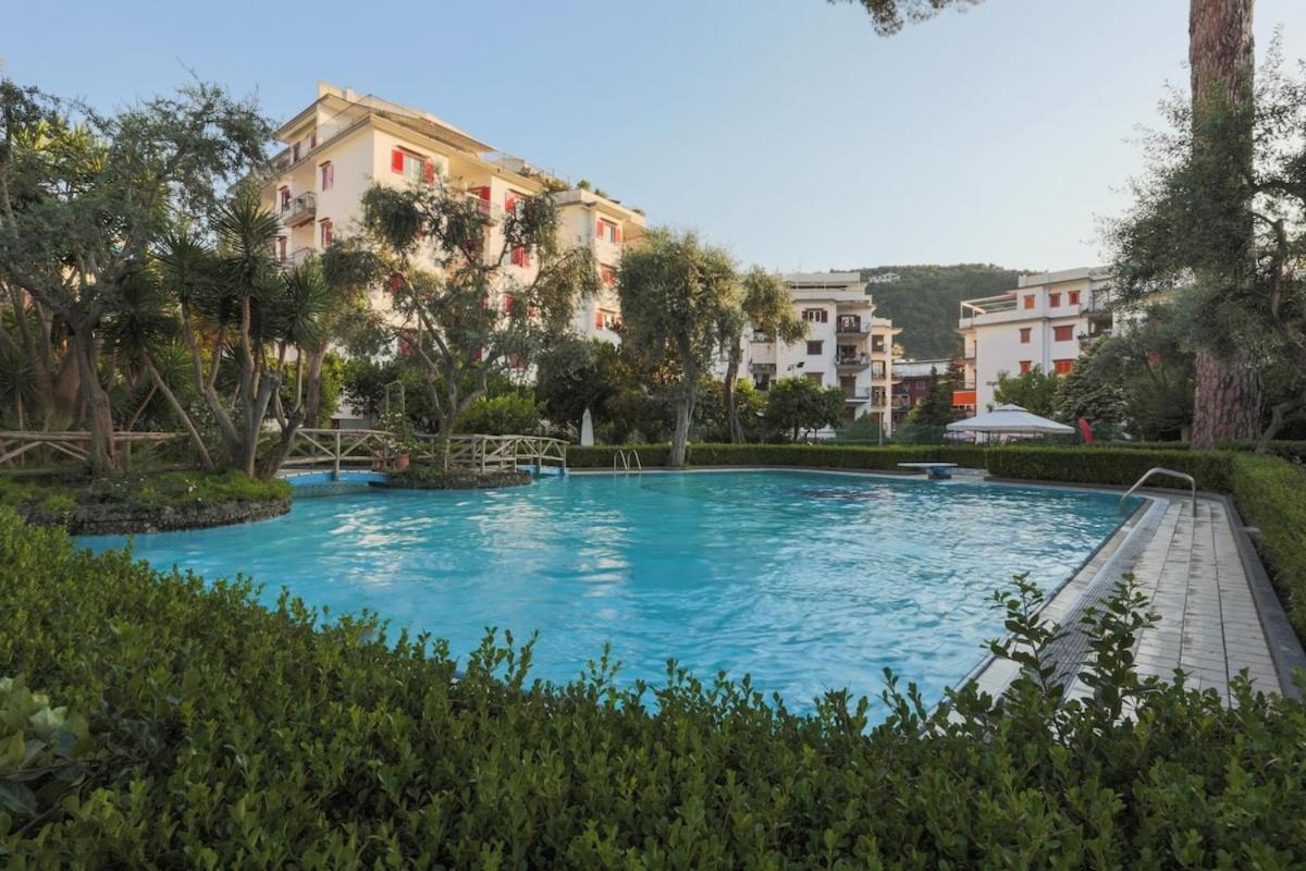 Sorrentovibes - Modern Apartment With Terrace, Swimming Pool&Tennis Exteriör bild